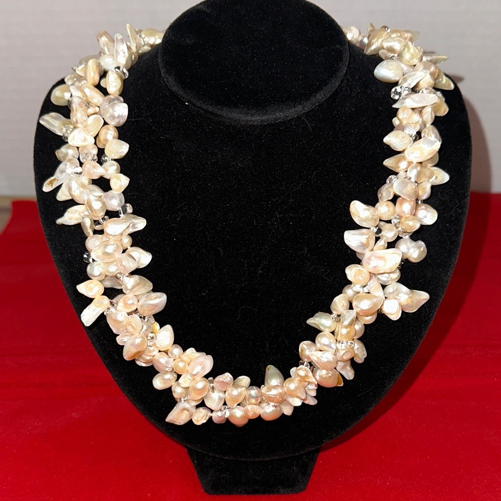 Elegant Cream/Pink Freshwater Pearl Statement Necklace